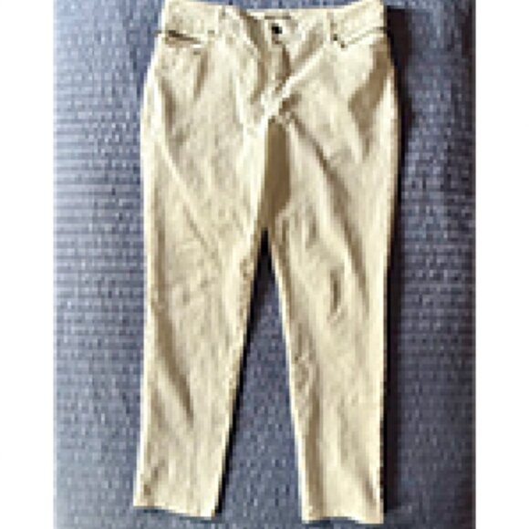 White So Slimming by Chico's Denim with Zippered Pockets White Jeans | Size 10 - Picture 5 of 9